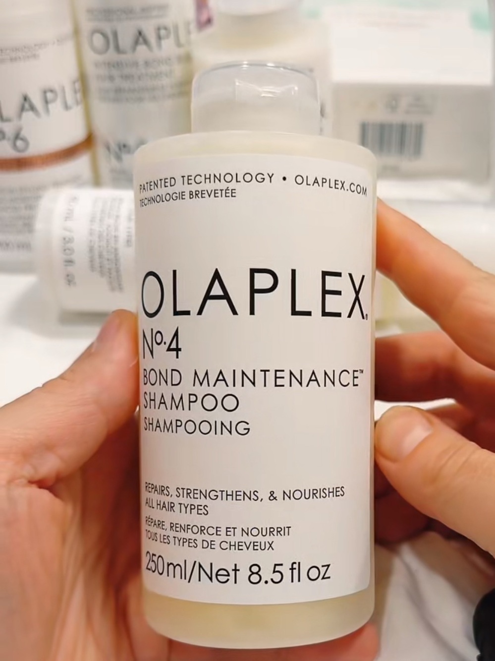 OLAPLEX No.4 Bond Maintenance Shampoo - Cream/White Bottle
